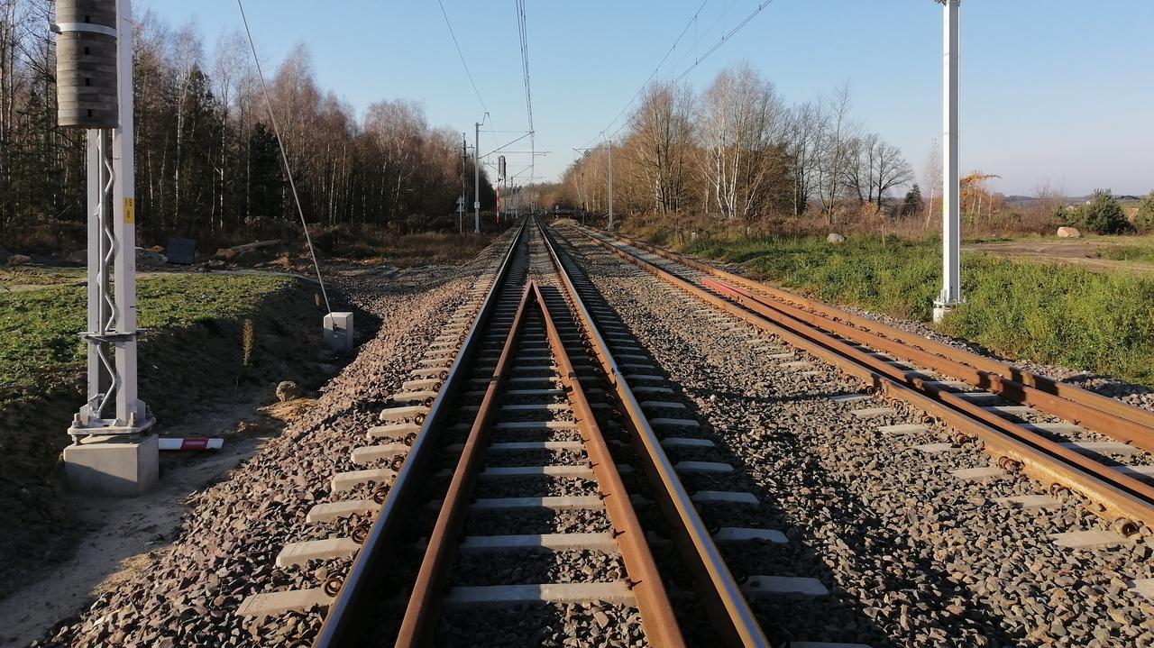 Maszynista przejechał na czerwonym świetle semafora. Miał trzy promile