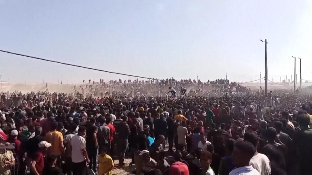 &#39;Apocalyptic&#39; Scenes in Gaza: Gunfire and Chaos at Food Distribution Points