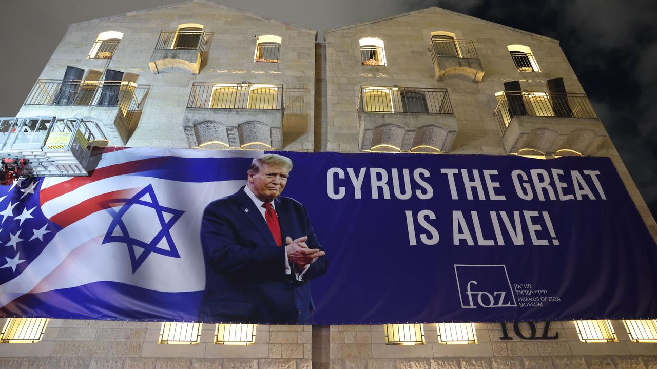 Zakładnicy Hamasu, Donald Trump w Egipcie, Polacy krok od baraży