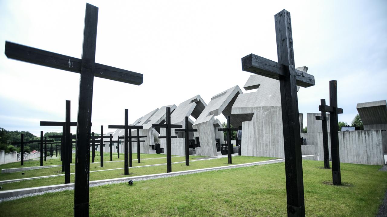 Libacja w mauzoleum z udziałem radnego. Wyrok