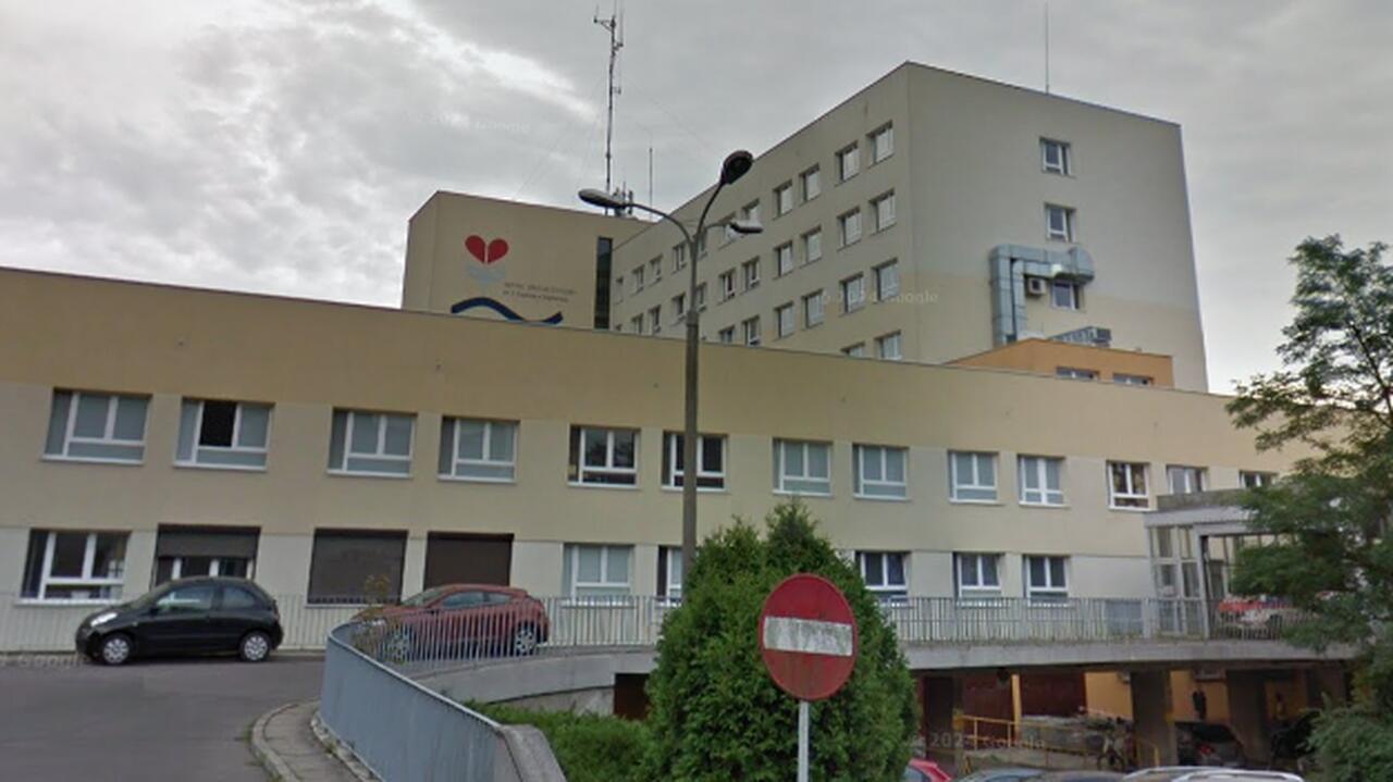 Dwoje pacjentów tego samego dnia wypadło z okna szpitala. Nie udało się ich uratować