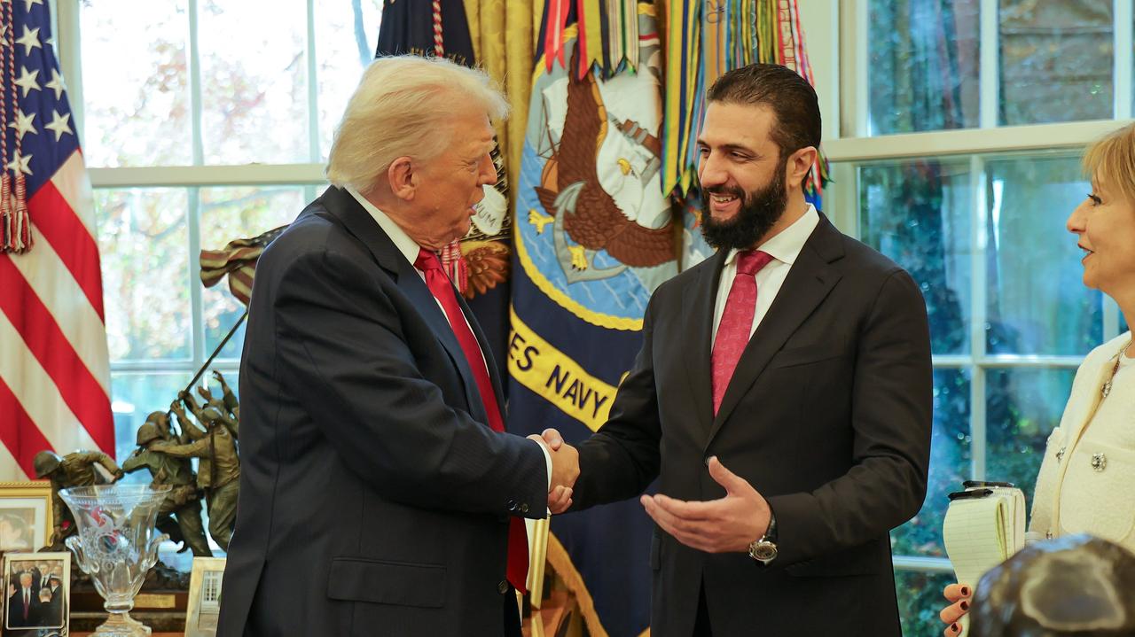 Trump spytał prezydenta ile ma żon i popsikał go swoimi perfumami. "Najlepszy zapach"