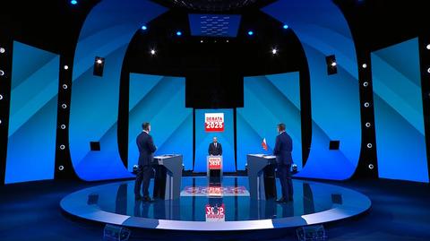 Debata i komentarze, decyzja papieża, atak nożownika