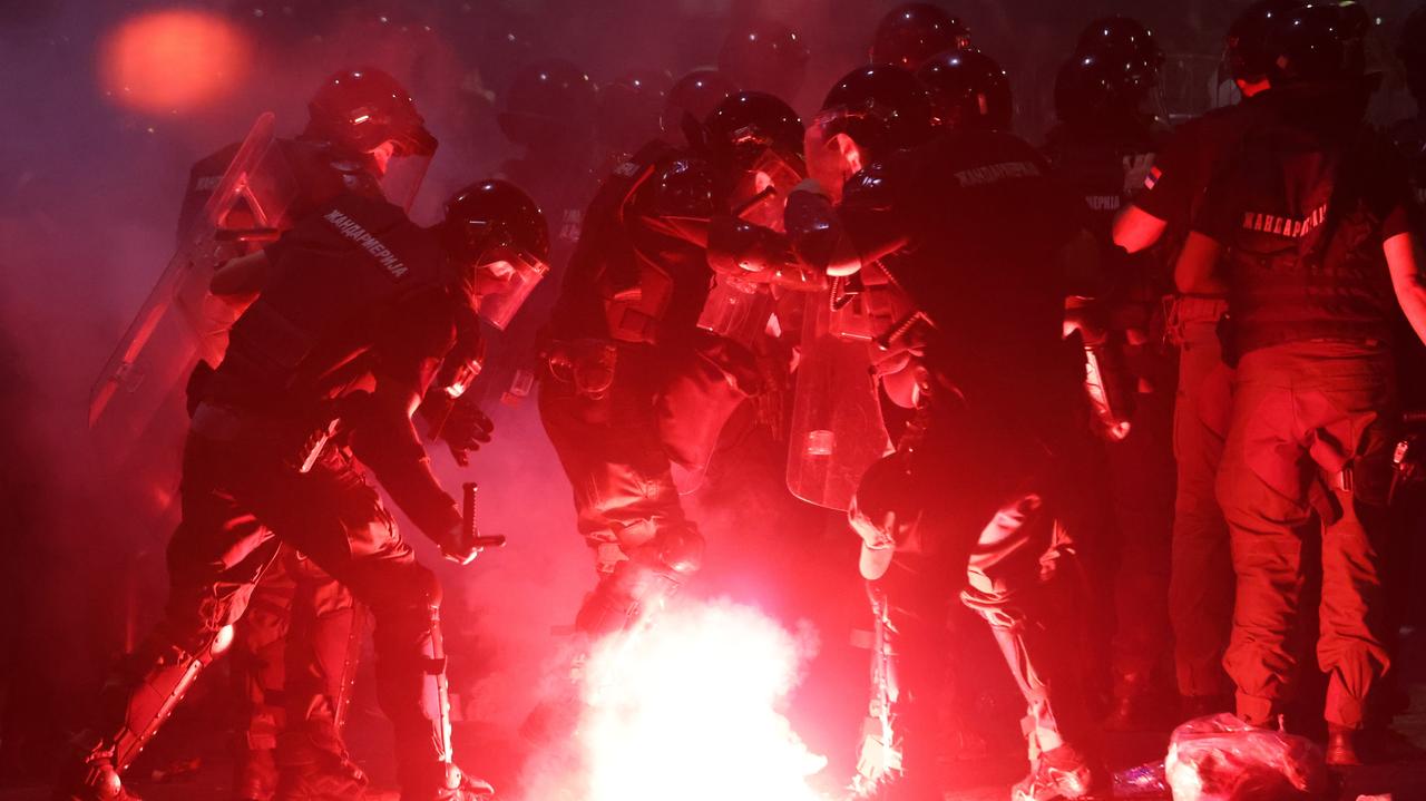 Domagali się przyspieszonych wyborów, wybuchły zamieszki. Dziesiątki zatrzymań, są ranni 