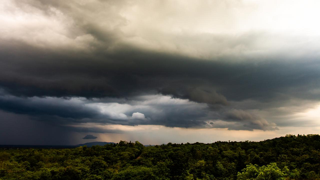 IMGW issues storm and heat alerts across 14 Polish regions