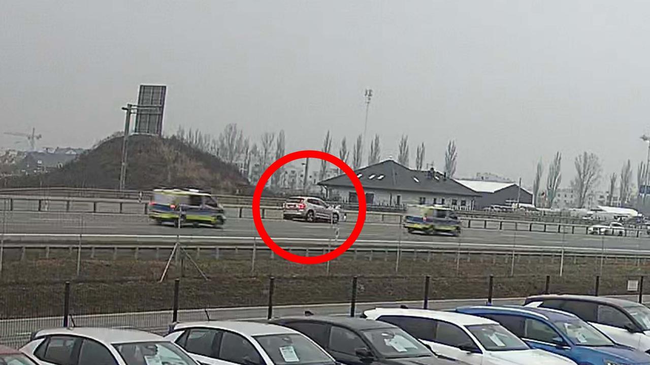 Zatrzymał się na lewym pasie ekspresówki. Dramatyczne nagranie z wypadku