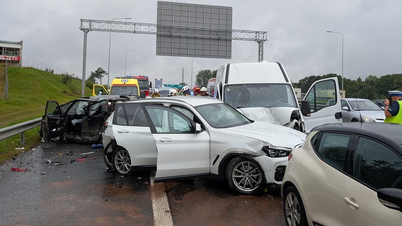 Zderzenie czterech aut, wśród rannych dzieci