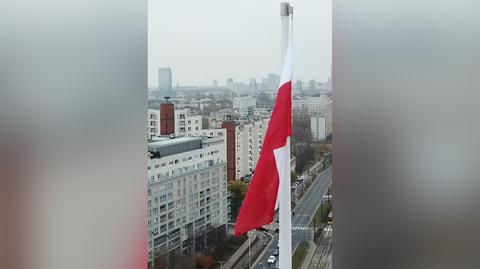 Ogromna biało-czerwona flaga wróciła na "Mast Wolności"