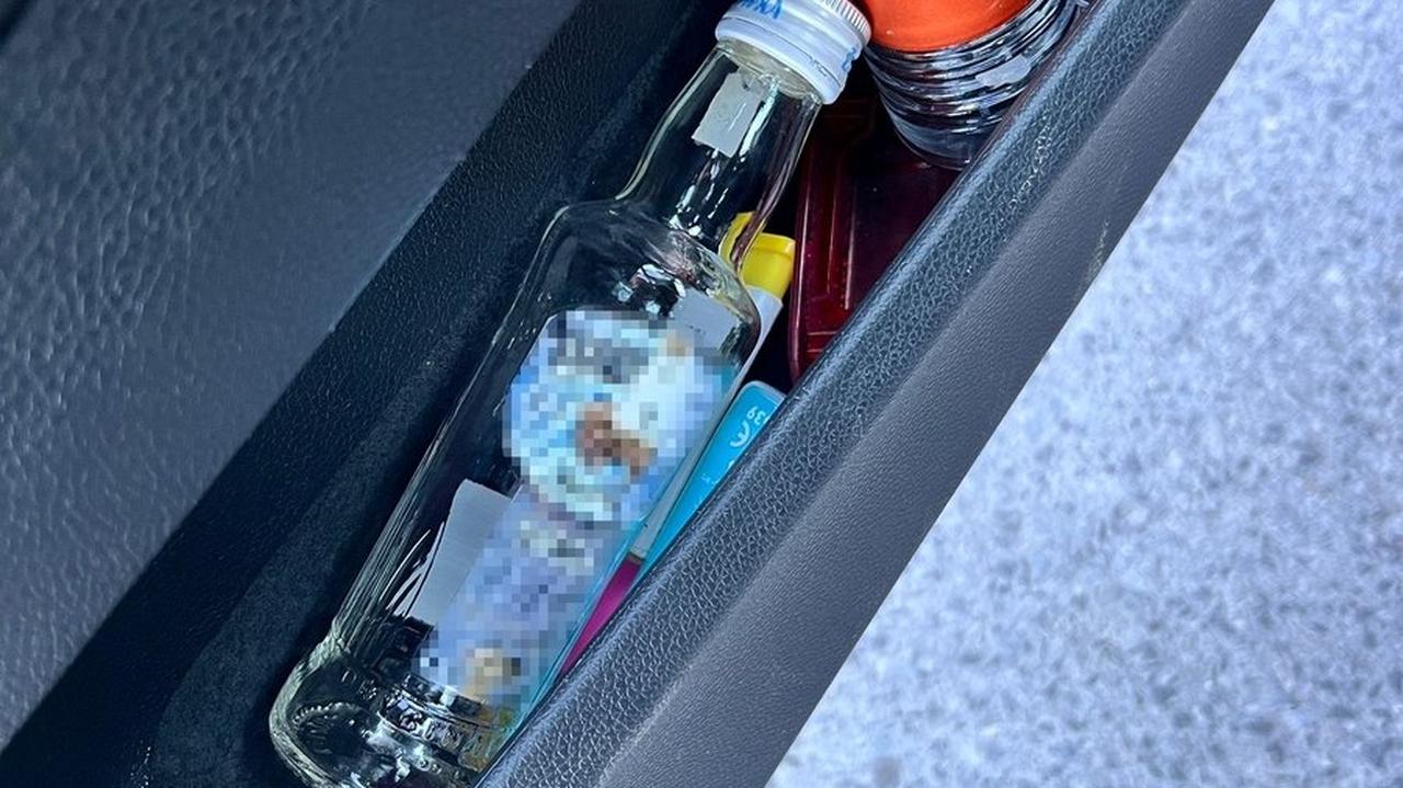 Pijany i bez uprawnień jechał do dziewczyny. Zatrzymali go dwa razy