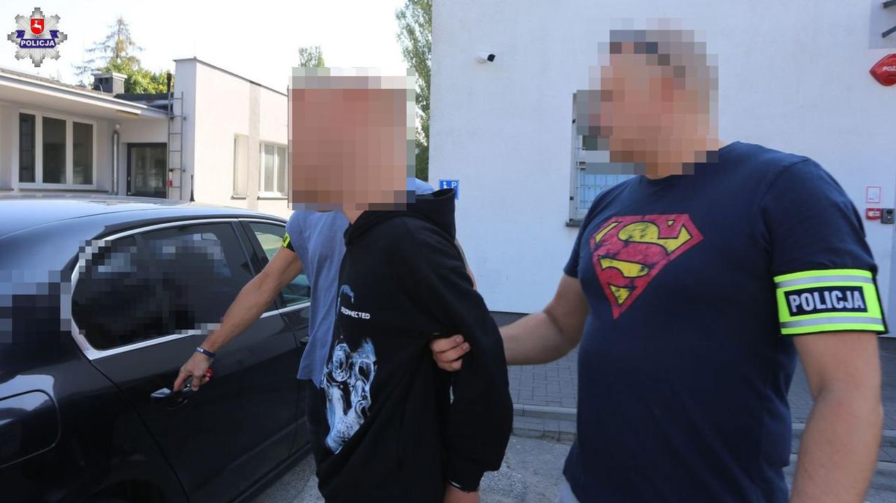 Pięciu podejrzanych. "Bili, straszyli obcięciem palców, przypalali rozgrzaną maczetą"