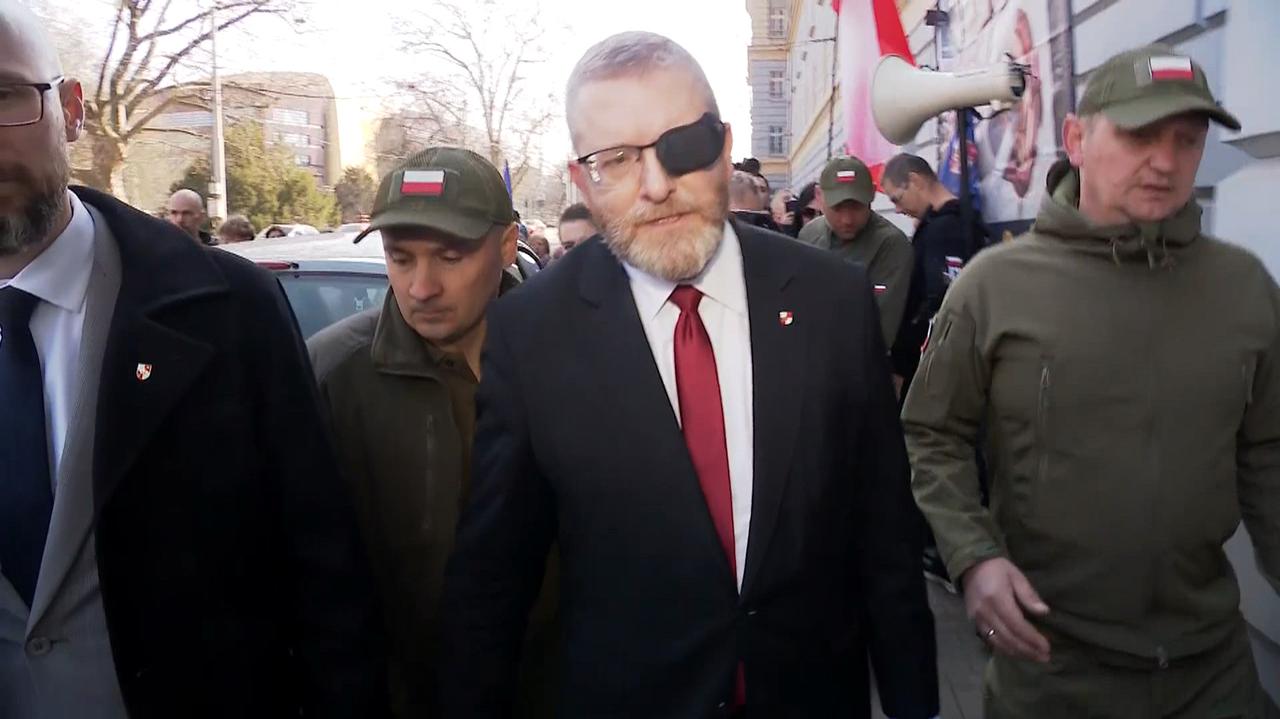 PE odebrał immunitet Grzegorzowi Braunowi