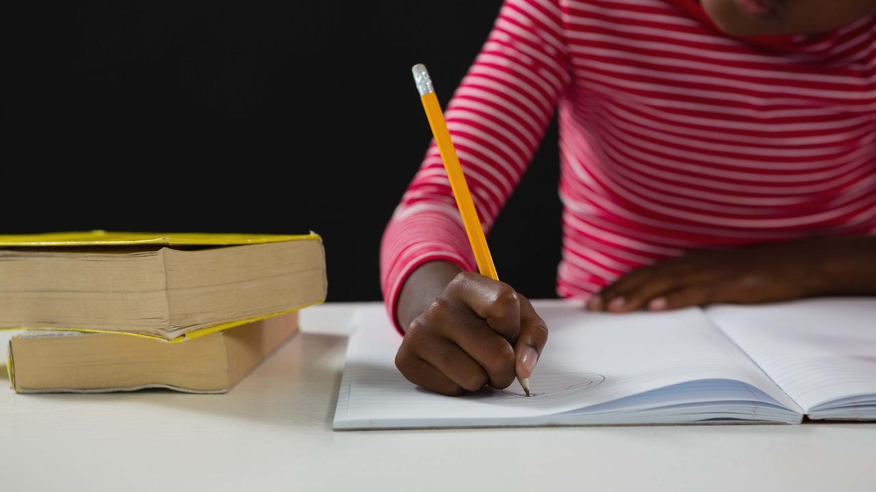 Minister edukacji zatrzymany, bo uczniowie nie dostali podręczników na czas