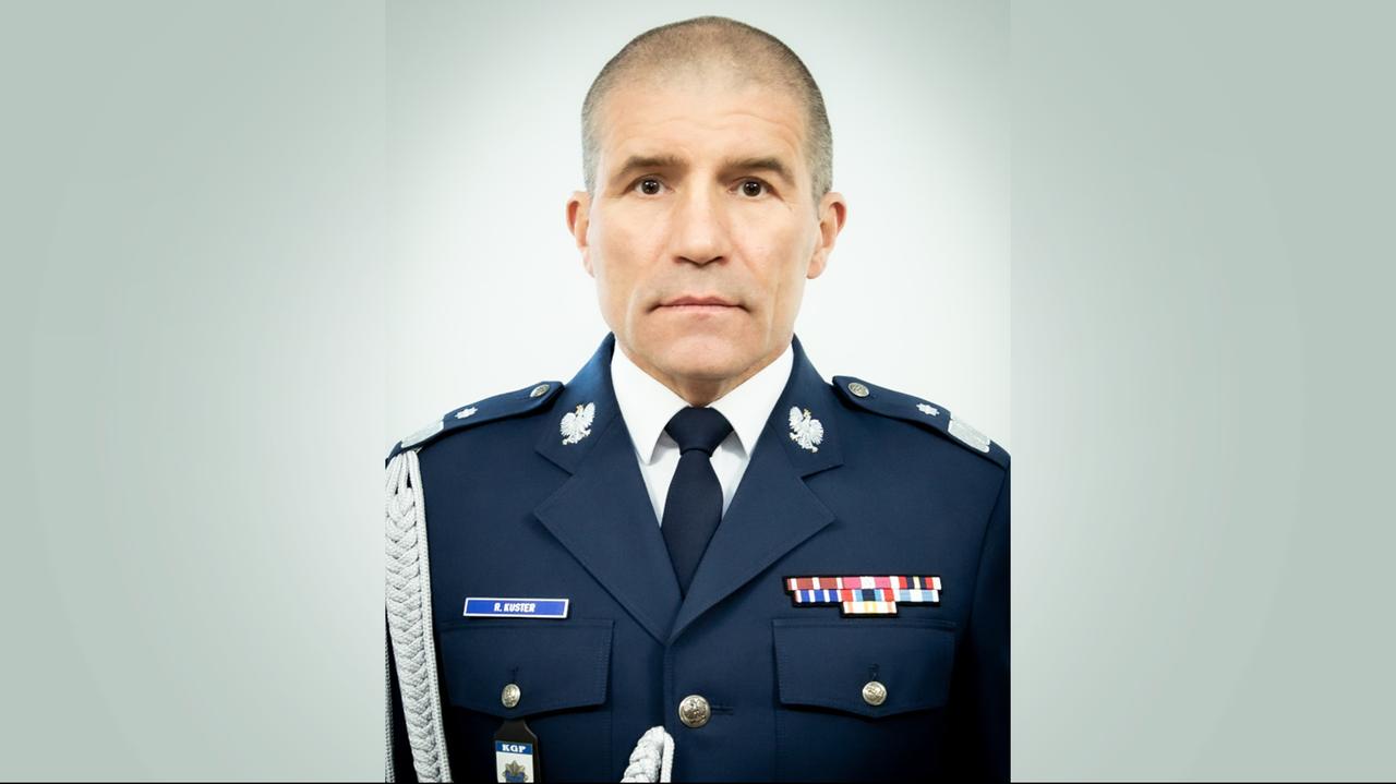 W zastępcę komendanta policji uderzył kierowca przewozu osób