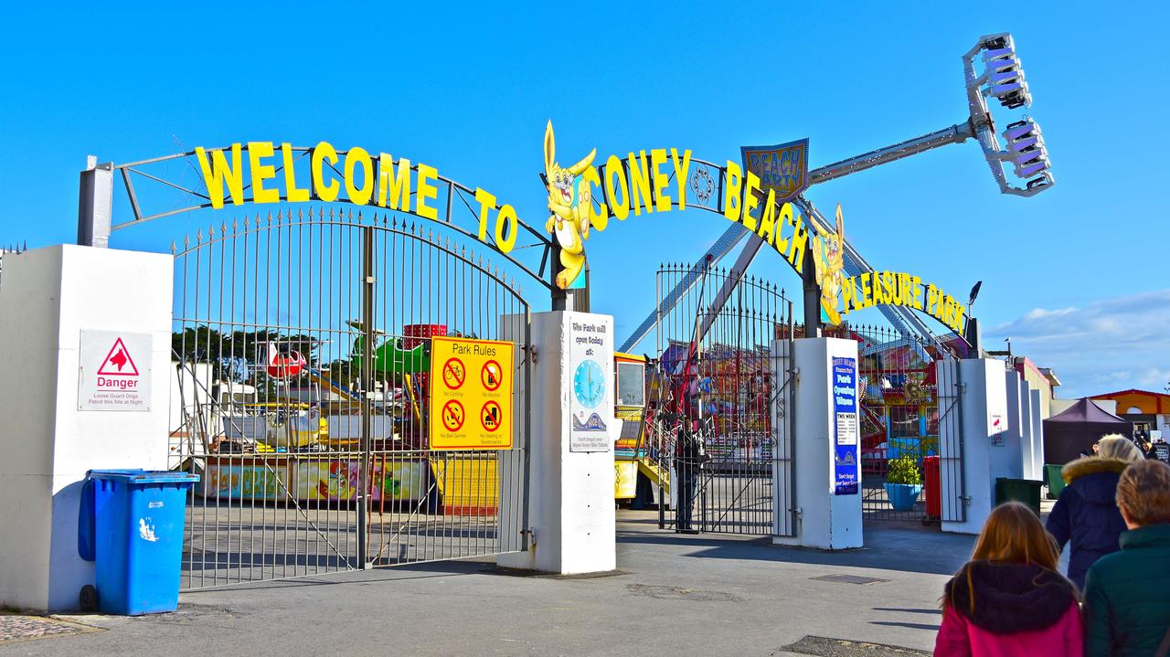 Kolejka górska wypadła z toru, kilkanaście osób rannych