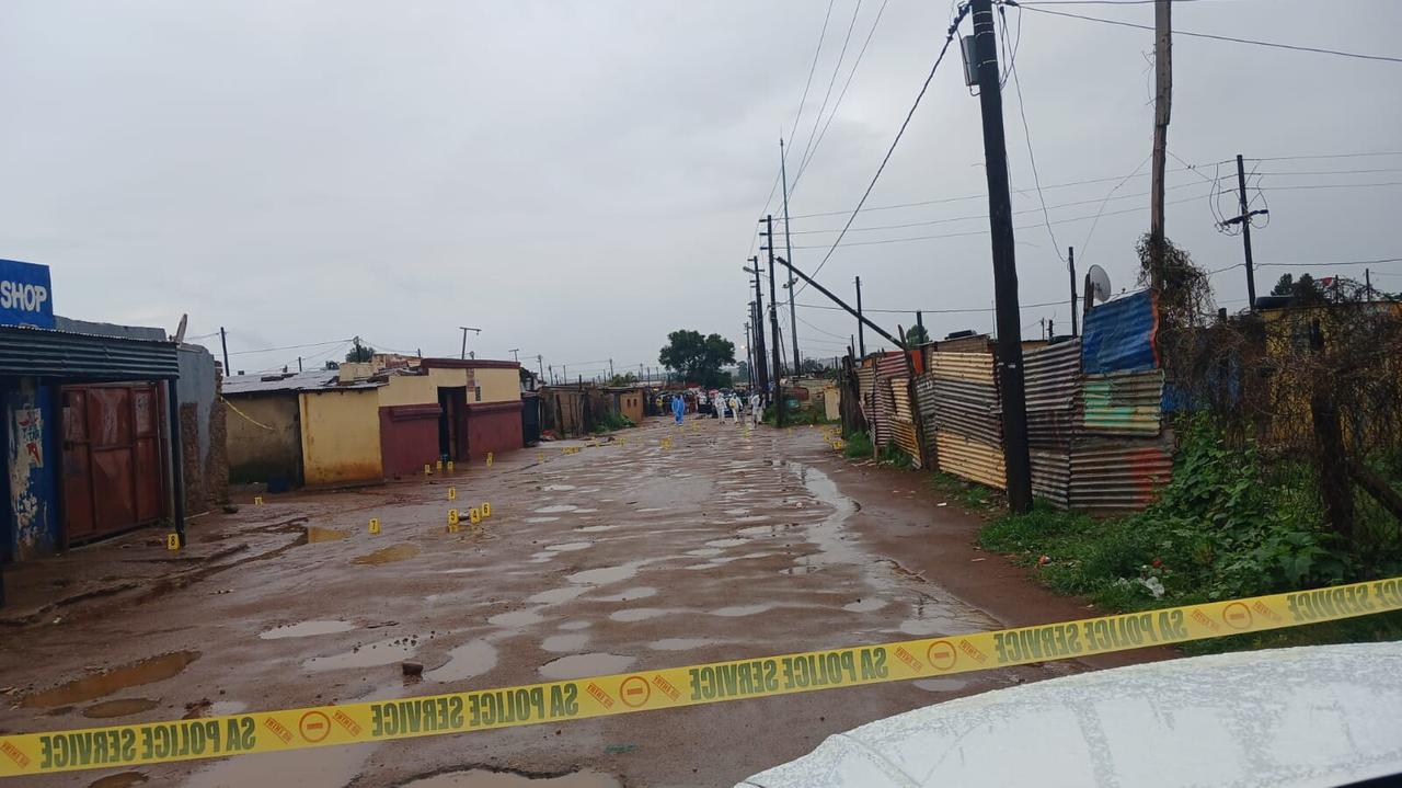 Podjechali pod tawernę, zaczęli strzelać. Nie żyje dziewięć osób