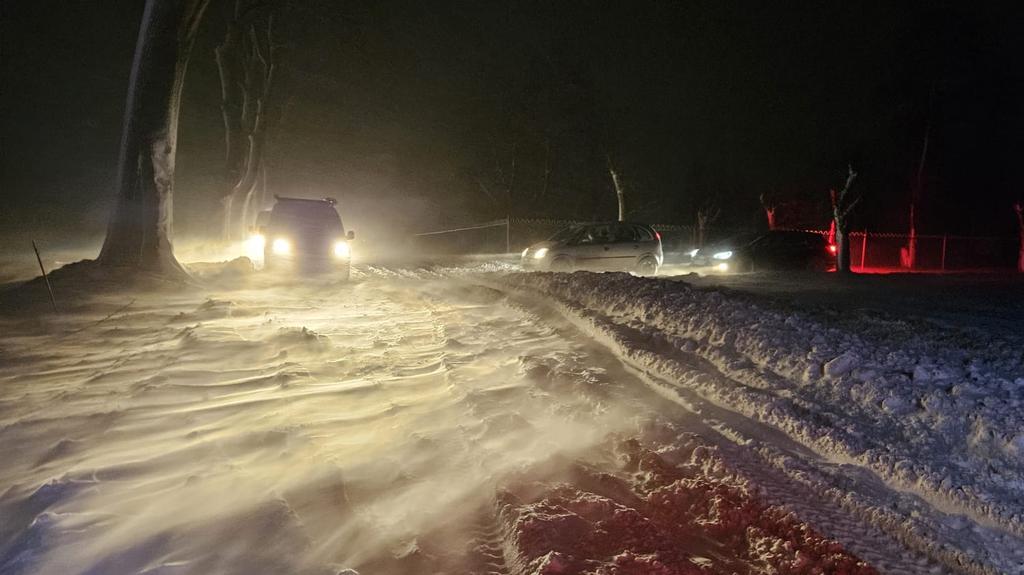 Samochody utknęły na drodze