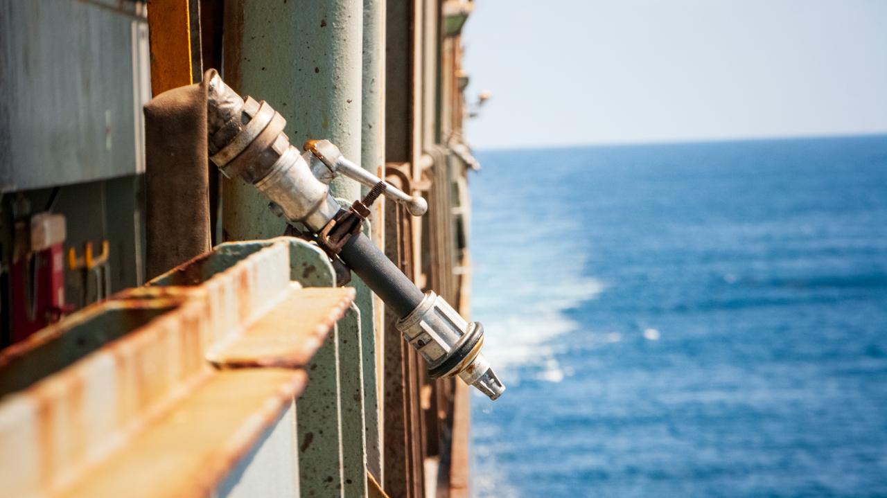 Piraci zaatakowali tankowiec. "Kapitan zgłosił, iż do rufy zbliża się mała łódź"