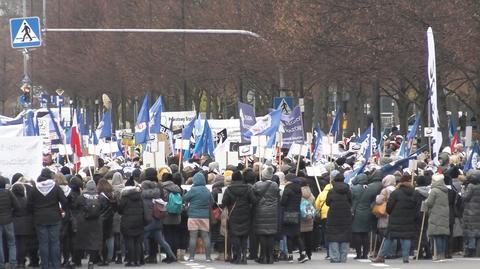 Protest pielęgniarek przed kancelarią premiera