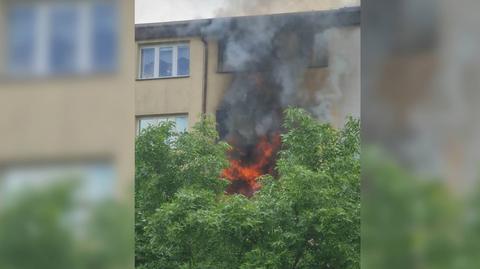 Pożar mieszkania w bloku w Tychach. Jedna osoba nie żyje, druga w szpitalu 