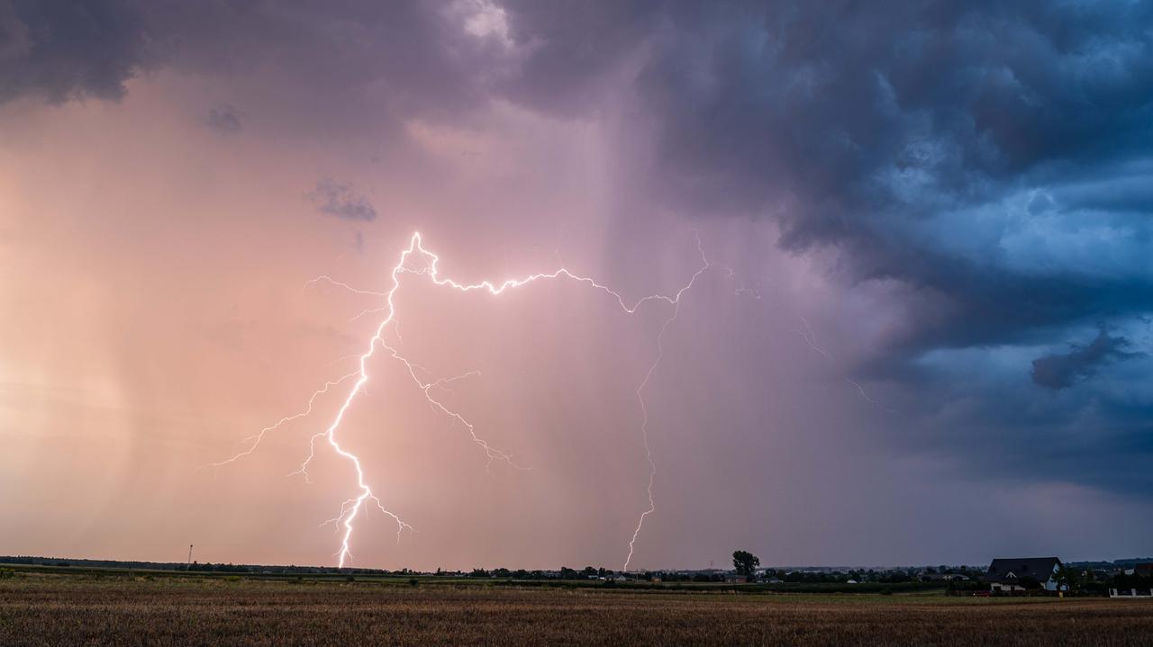 Uwaga na burze. Wiele regionów z alarmami IMGW