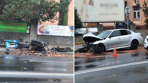 Bmw uderzyło w latarnię, z samochodu wypadł silnik. Ranni nastolatkowie