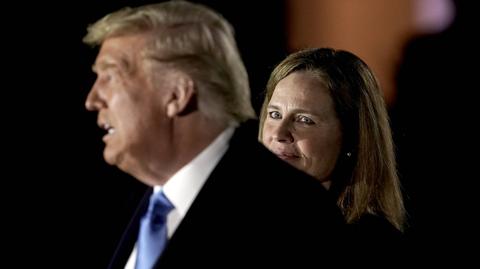 Amy Coney Barrett i Donald Trump 