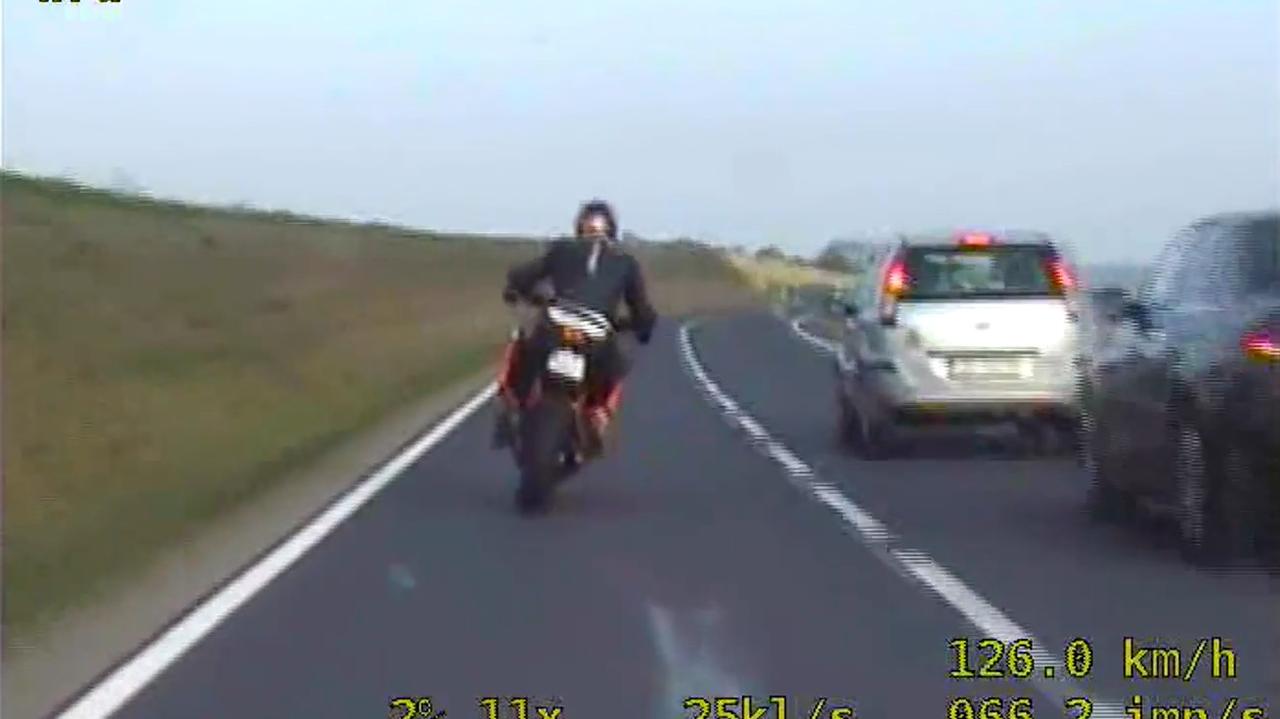 Motocyklista recydywista dwukrotnie przekroczył prędkość