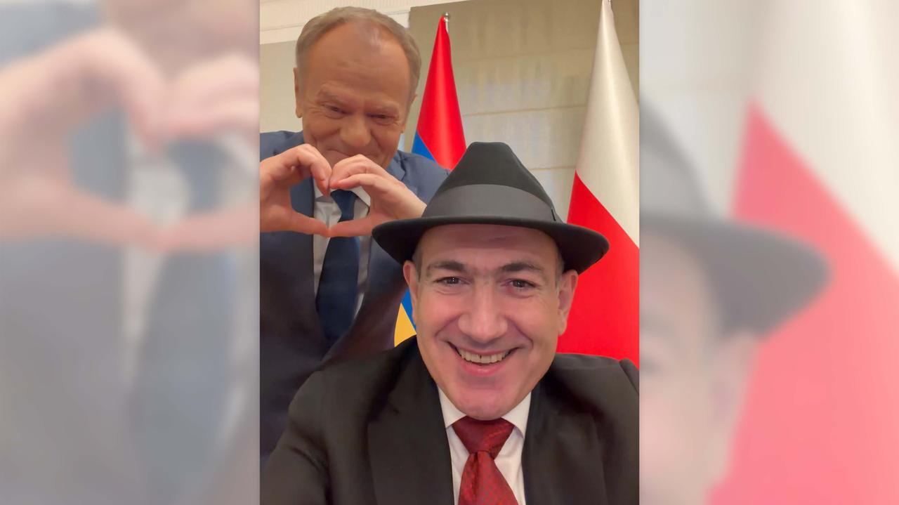 Scenka z Tuskiem i uściski premierów