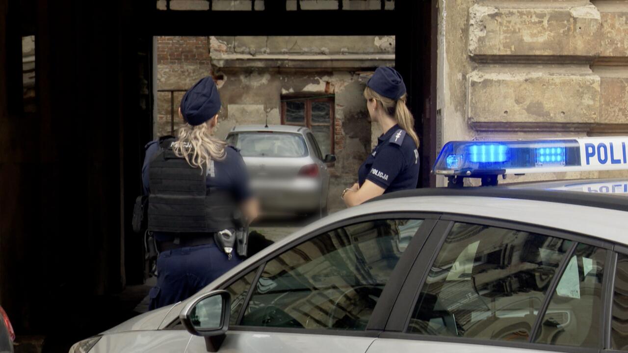 Ciało kobiety na klatce schodowej, policja zatrzymała 48-latka
