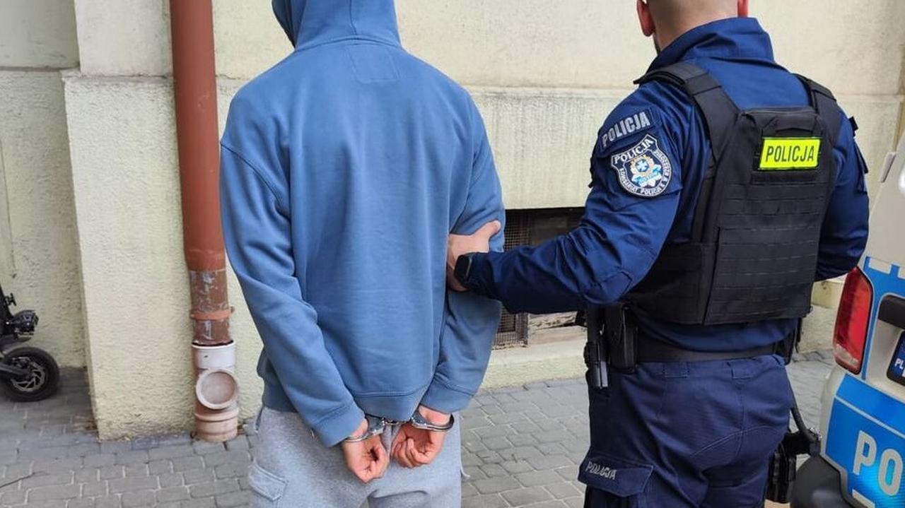 Atak podczas przerwy między lekcjami. 17-latek odpowie przed sądem