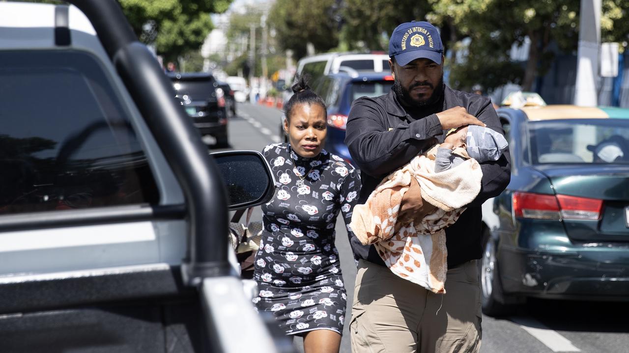 Służby w szpitalach, masowe zatrzymania kobiet i noworodków