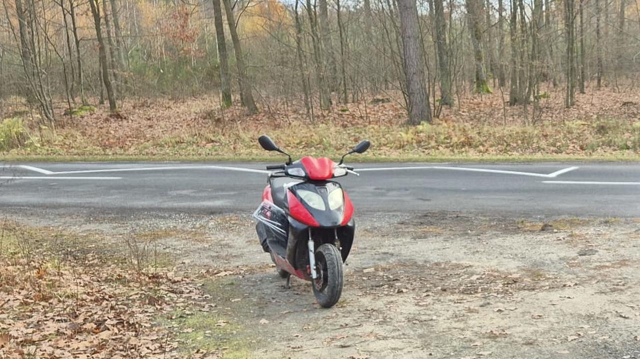 Zwrócili na siebie uwagę, bo jechali bez kasków i świateł. Kierowca był pijany