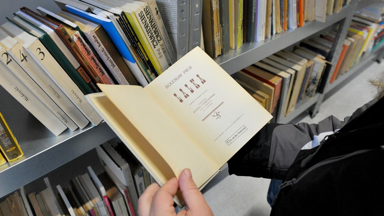 Nowa lista lektur. Co mają czytać dzieci w szkole po reformie Barbary Nowackiej?