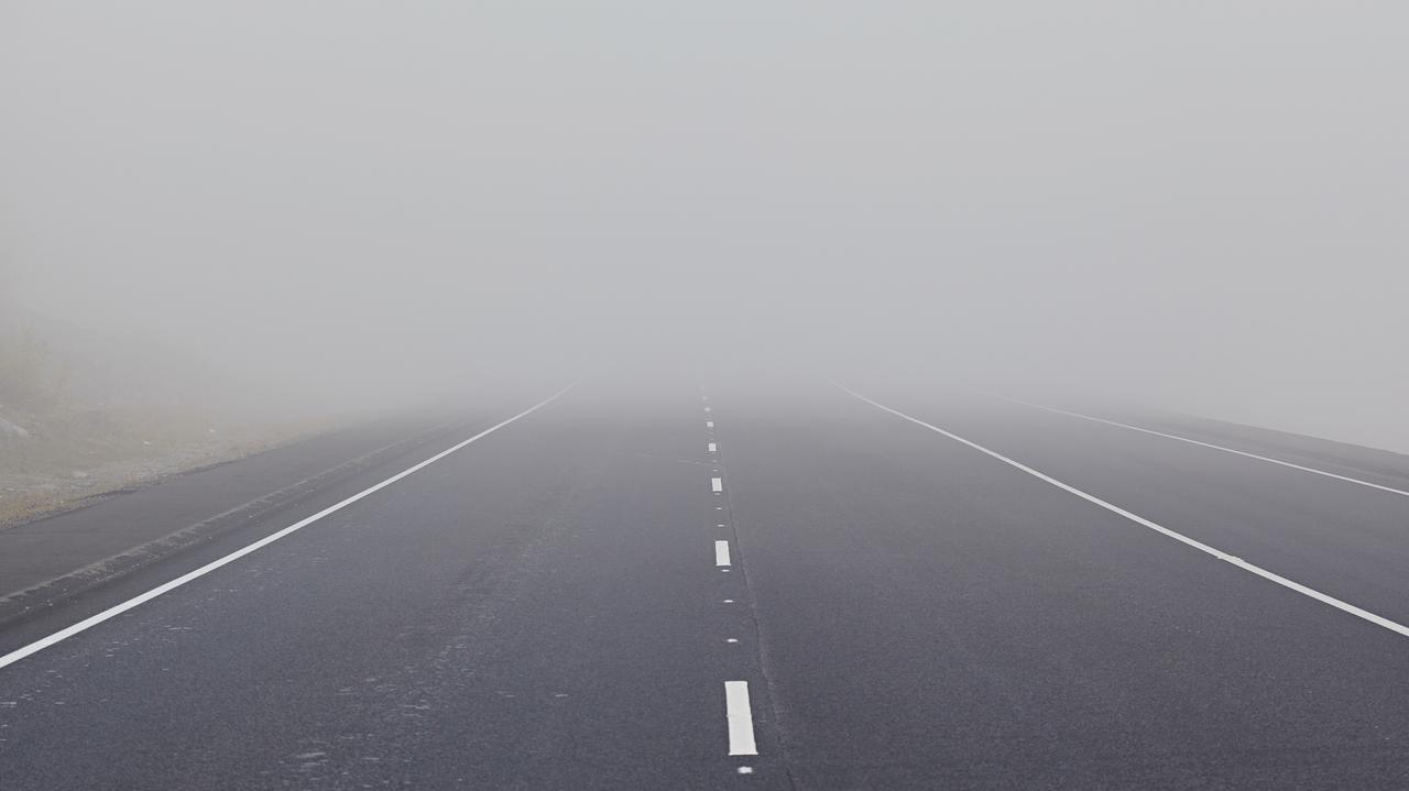 Gęsta mgła. Ostrzeżenia IMGW w 12 województwach