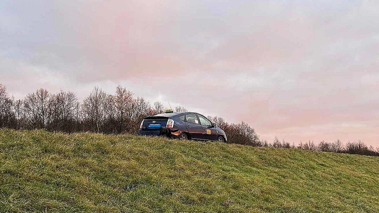 Wjeżdżają na wały przeciwpowodziowe, by ominąć korki