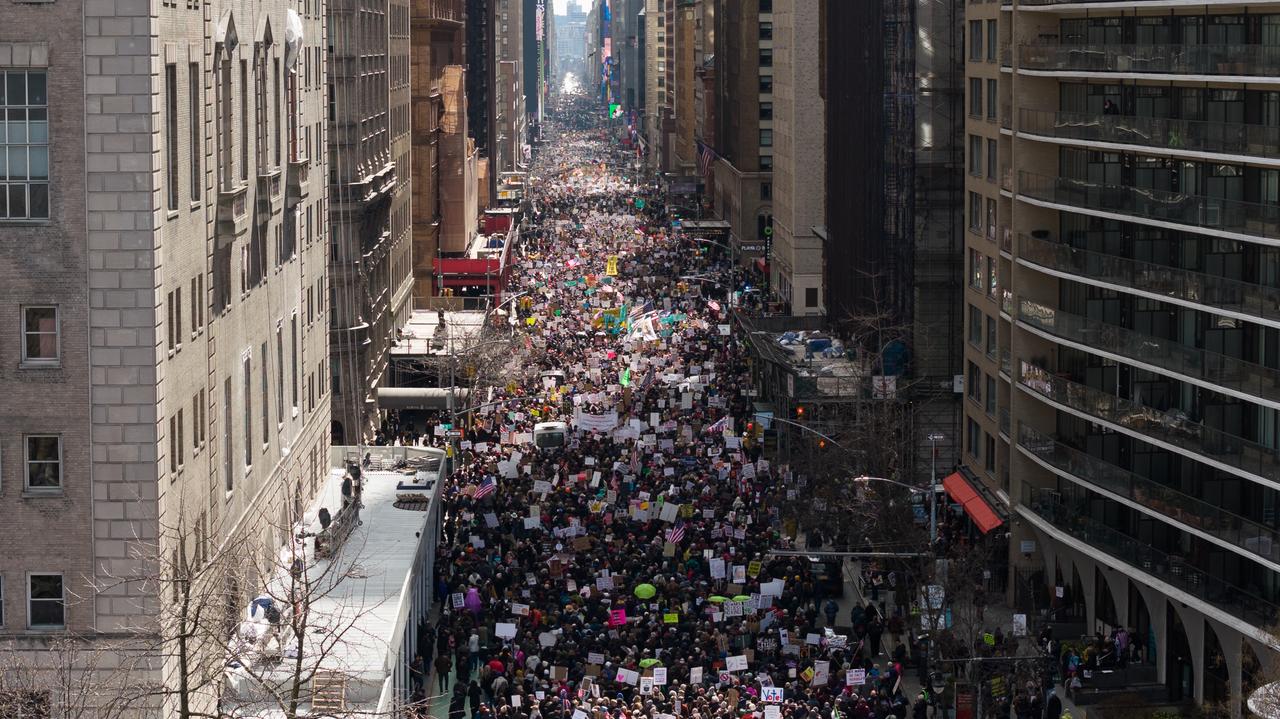 "Aspirujący dyktator", "pomarańczowy klaun". Miliony ludzi wyszły na ulice
