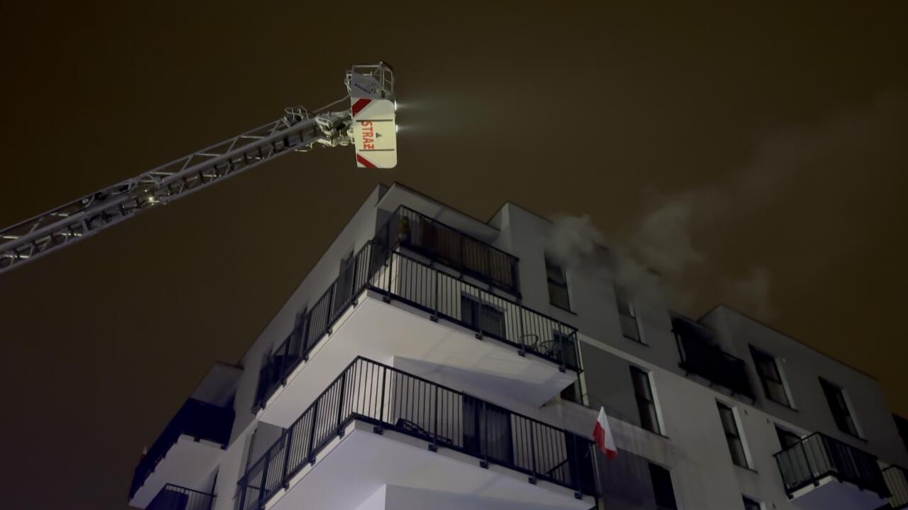 Pożar mieszkania na piątym piętrze