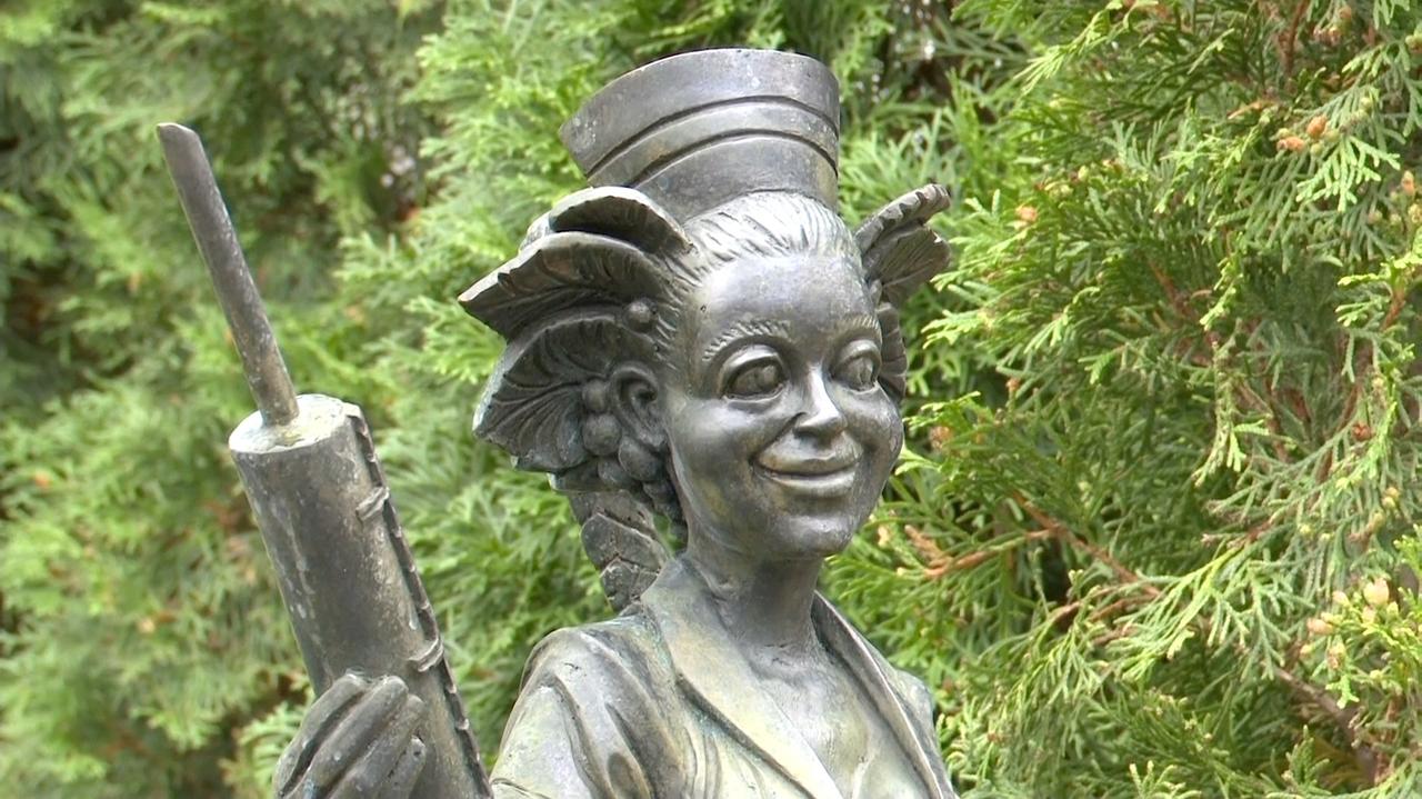 Pomnik bachantki przed Szpitalem Uniwersyteckim w Zielonej Górze budzi kontrowersje