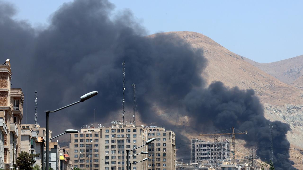 Israel announces strong attacks on "strategic targets"