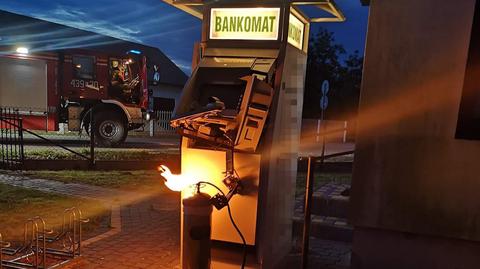Orłów Drewniany. Chcieli okraść bankomat. Zapaliła się butla z gazem, której użyli sprawcy (13.07.2022)