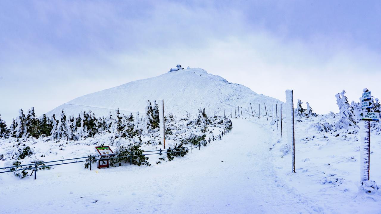 18-latka zjechała "rynną śmierci". Karkonosze są pokryte niemalże litą warstwą lodu