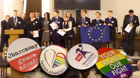 Licealiści niewpuszczeni do Sejmu przez przypinki. "Dla nas to jest absurd"