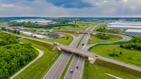 Kierowca ciężarówki stracił przytomność na autostradzie