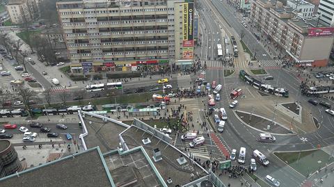Rozpędzony samochód wjechał w grupę ludzi na przystanku. Relacja reportera TVN24