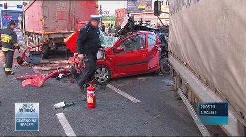 W Bydgoszczy ciężarówka zmiażdżyła samochód osobowy stojący na czerwonym świetle, w który zginęło 1,5 roczne dziecko. Z informacji TVN24, wynika, że miała niesprawne hamulce
