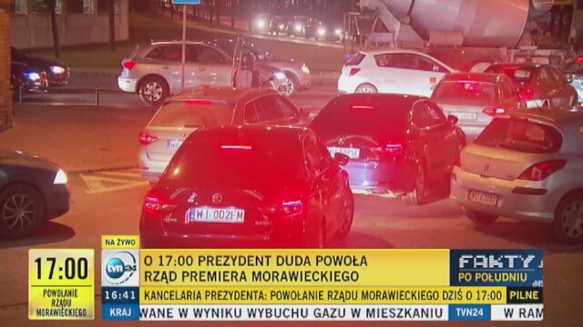 Jarosław Kaczyński w drodze do Pałacu Prezydenckiego