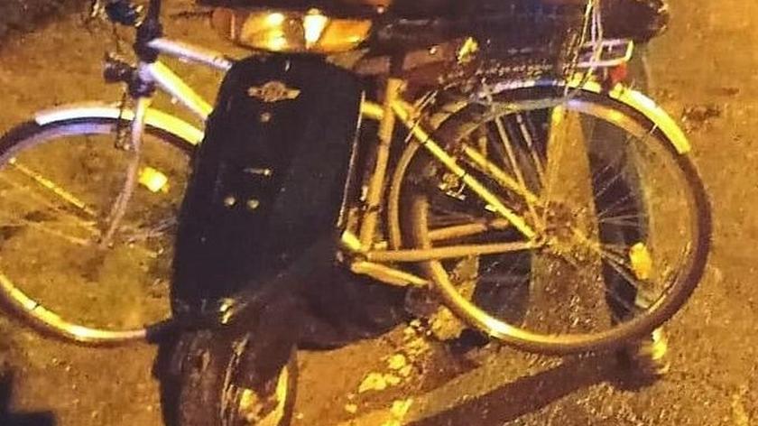 43-latek wiózł skuterem rower