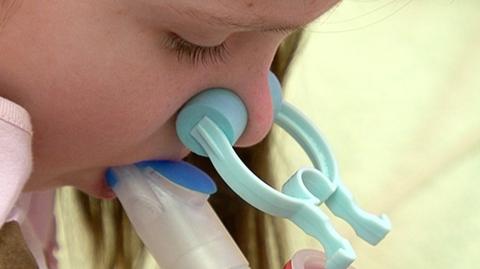 Są za młodzi, żeby otrzymać lek mogący uratować życie. Ministerstwo wciąż prowadzi negocjacje w sprawie refundacji