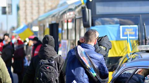 uchodzcy ukraina warszawa shutterstock_2130593135