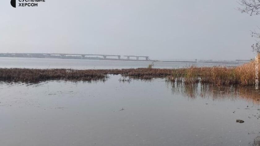 Media: rosyjscy żołnierze zniszczyli most Antonowski na Dnieprze 